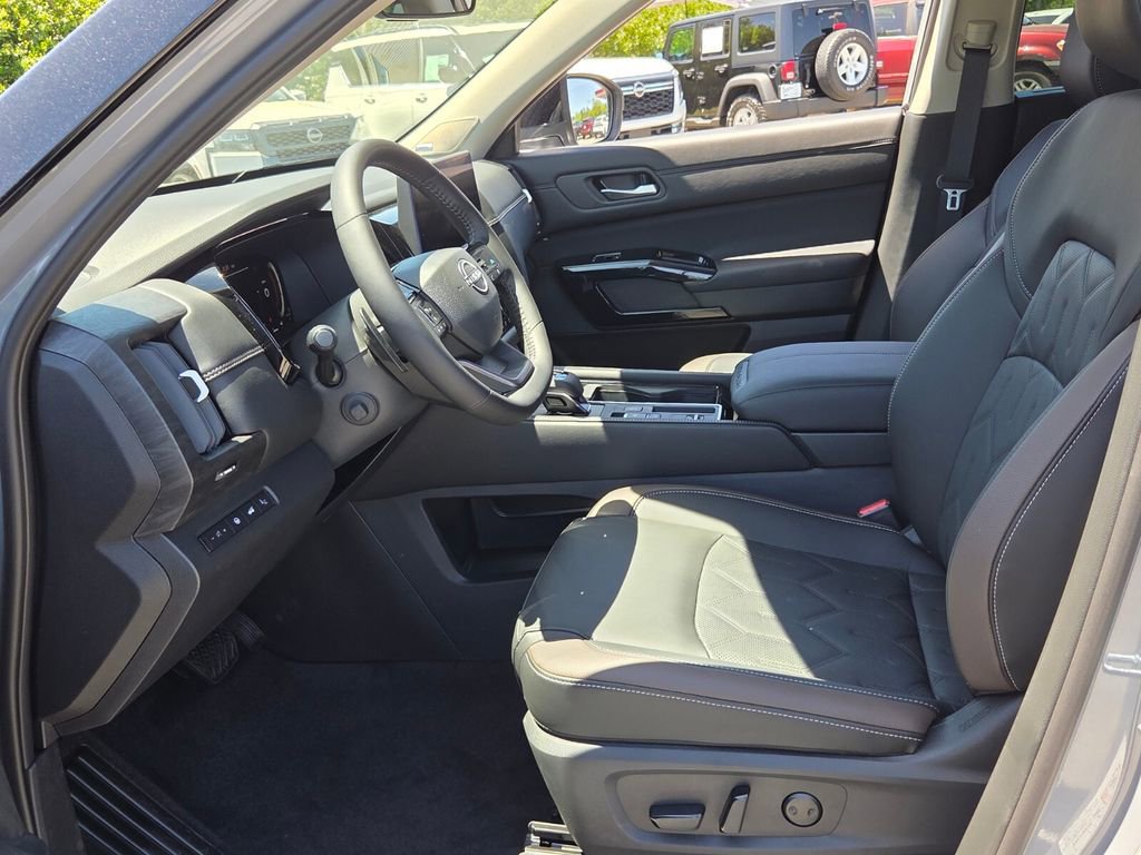 New 2026 Nissan Pathfinder Platinum FWD image 3
