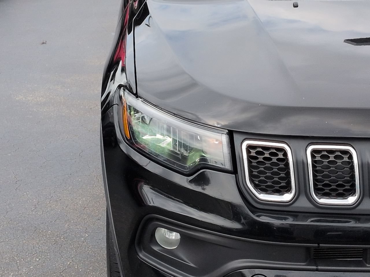 Used 2023 Jeep Compass Latitude w/ Sun and Sound Group AWD/4WD image 10