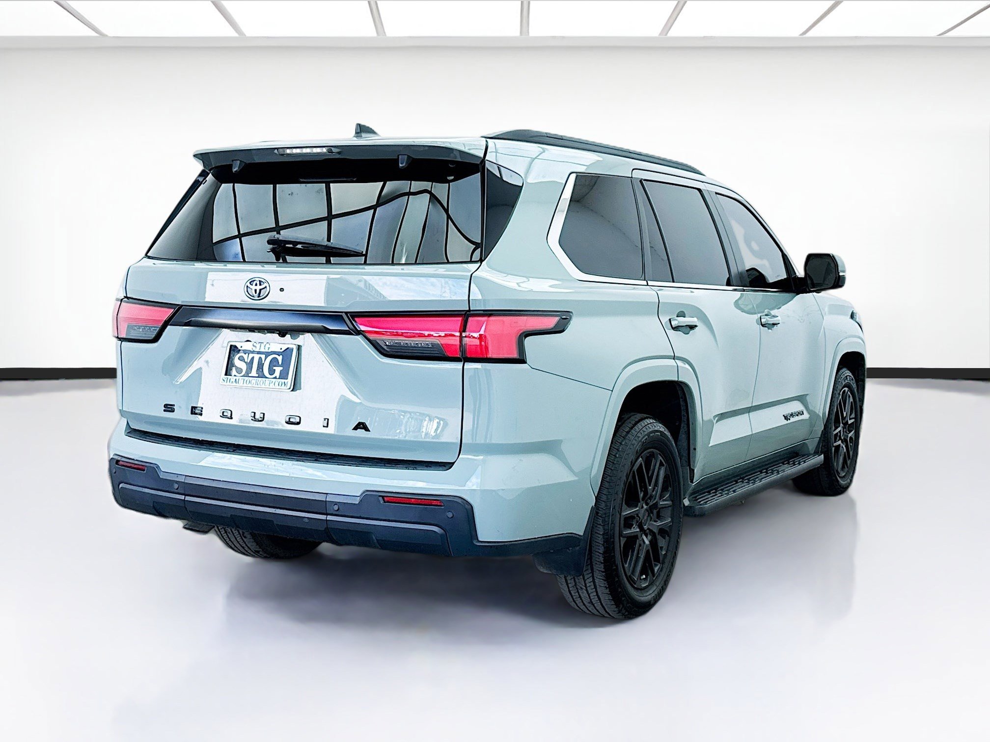 Used 2024 Toyota Sequoia SR5 w/ SR5 Premium Package image 4