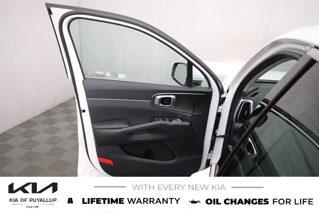 New 2026 Kia Sorento LX image 9