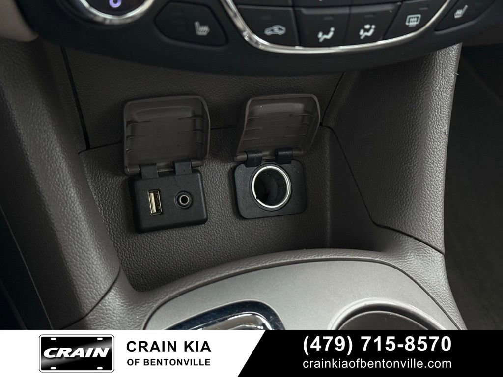 Used 2017 Chevrolet Cruze Premier w/ Enhanced Convenience Package FWD image 17