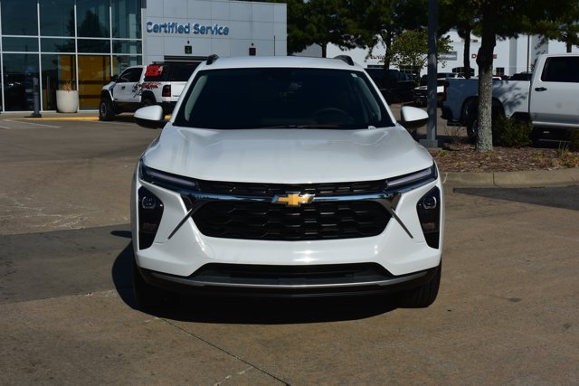 Used 2025 Chevrolet Trax LT w/ LT Convenience Package FWD image 2
