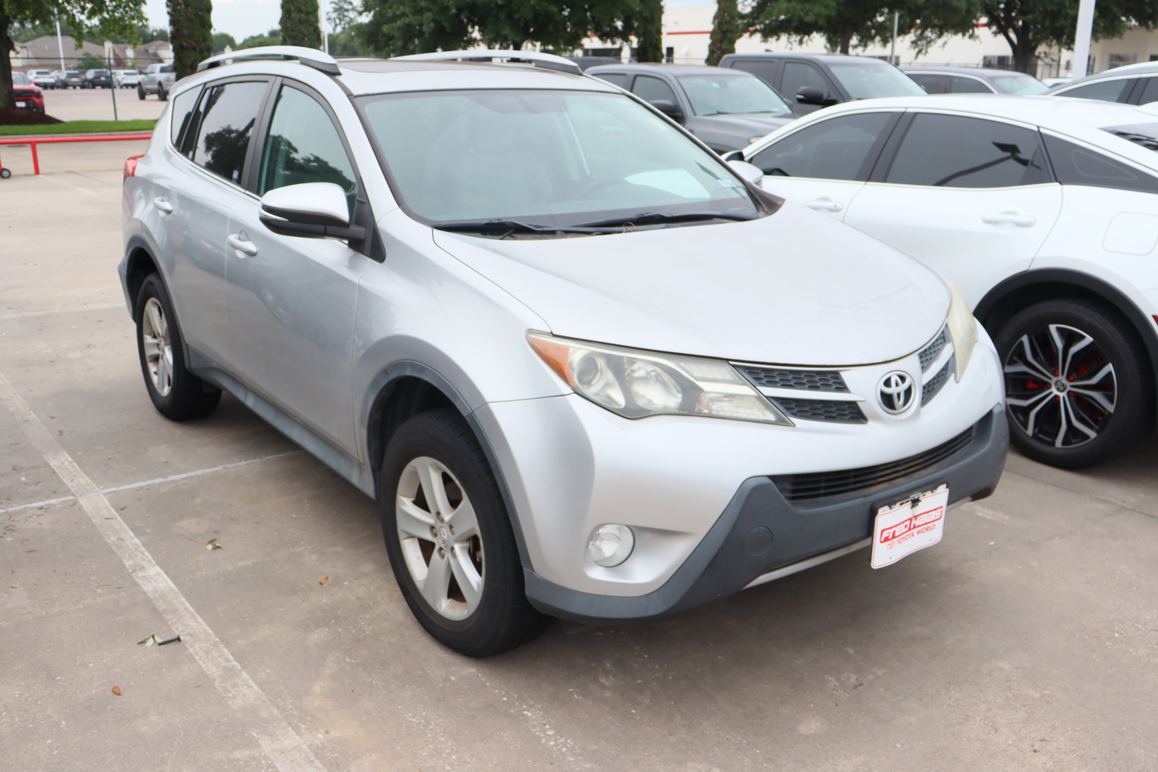 Used 2014 Toyota RAV4 XLE FWD image 2