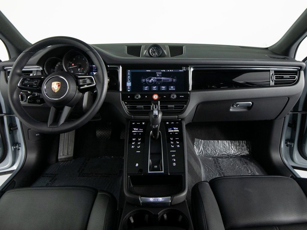 Certified 2025 Porsche Macan image 31