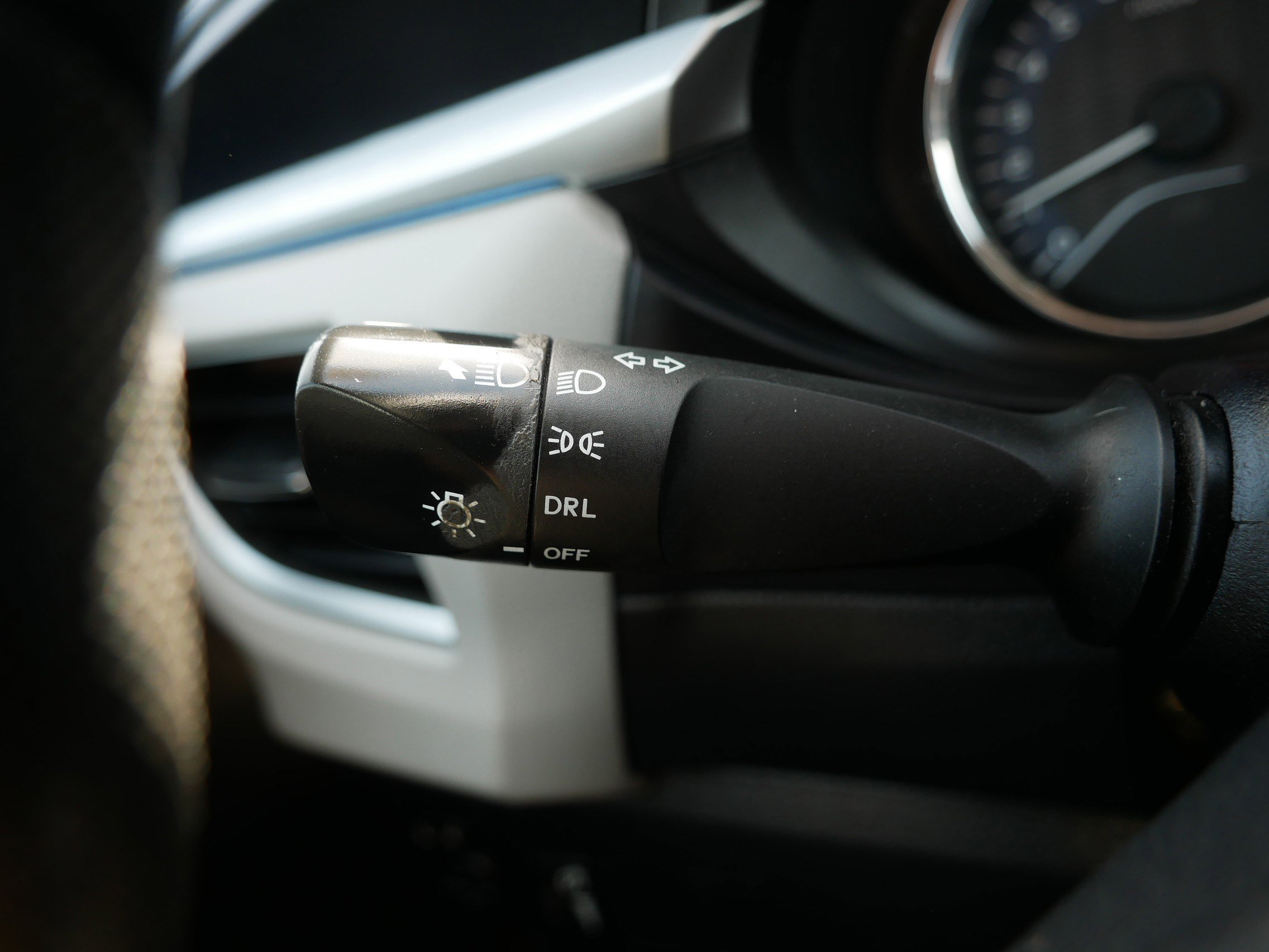 Used 2015 Toyota Corolla LE FWD image 32
