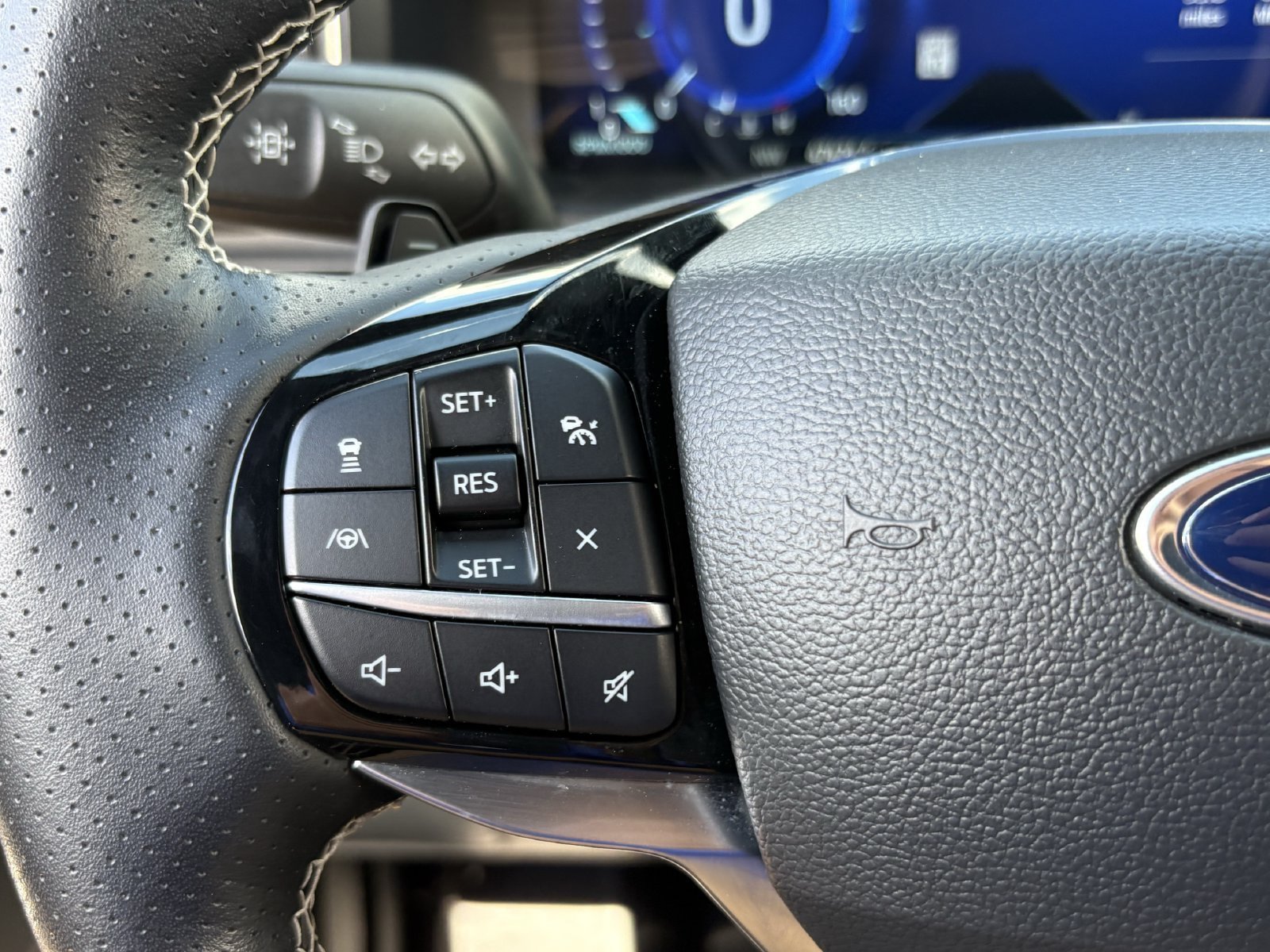 Certified 2022 Ford Explorer ST AWD/4WD image 37