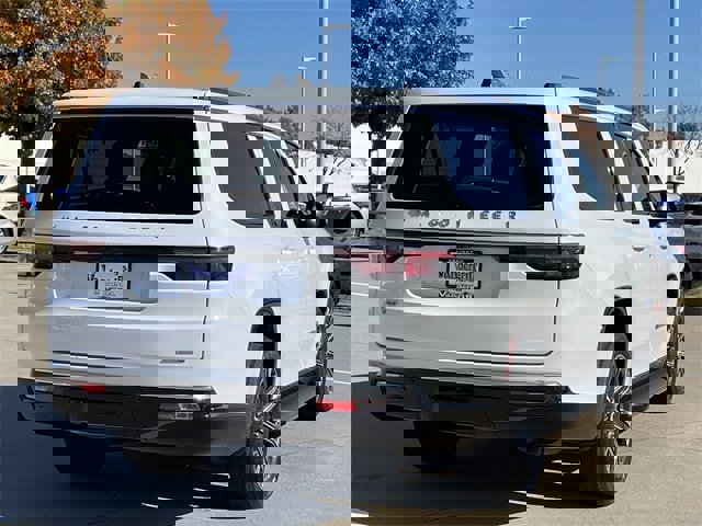 Used 2024 Jeep Wagoneer L Series II w/ Flexible Seating Group image 4