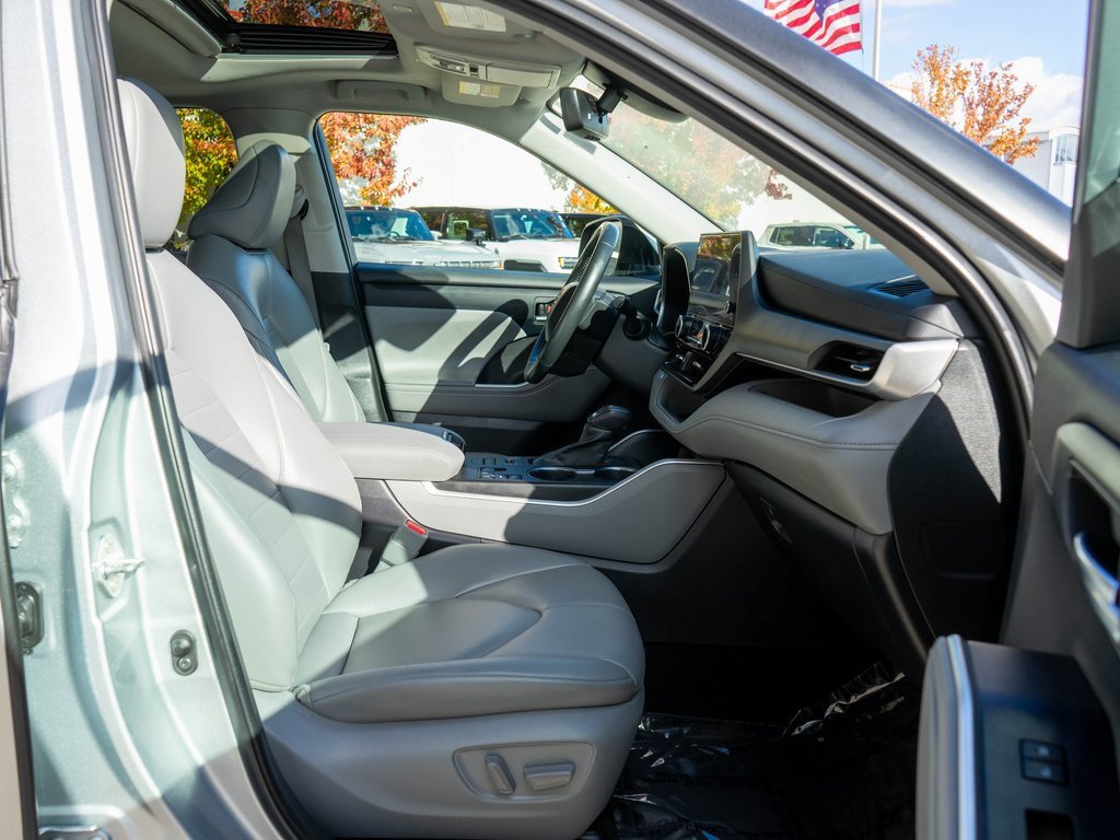 Used 2023 Toyota Highlander L image 10