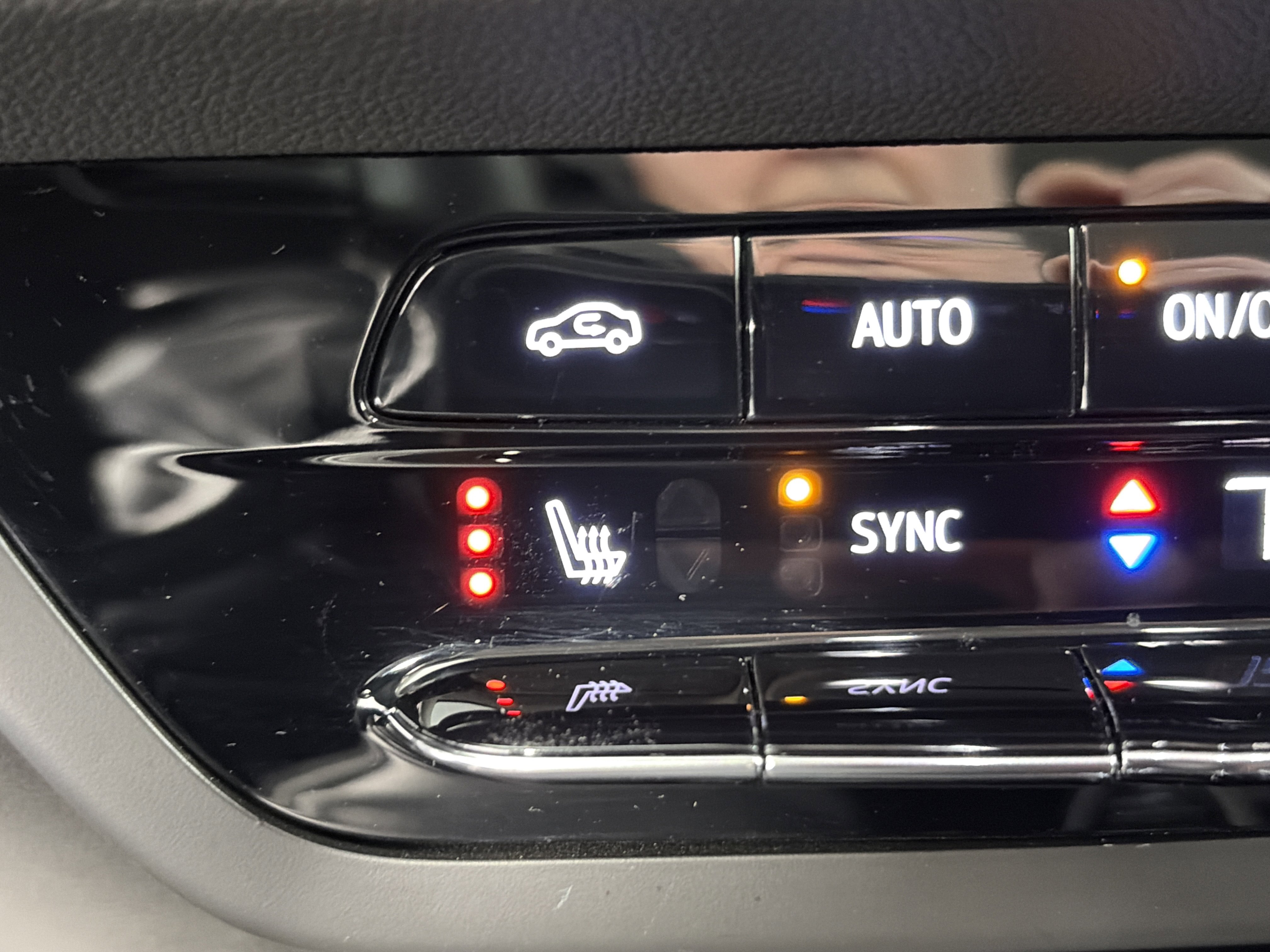 Used 2023 Buick Envision Preferred AWD/4WD image 23