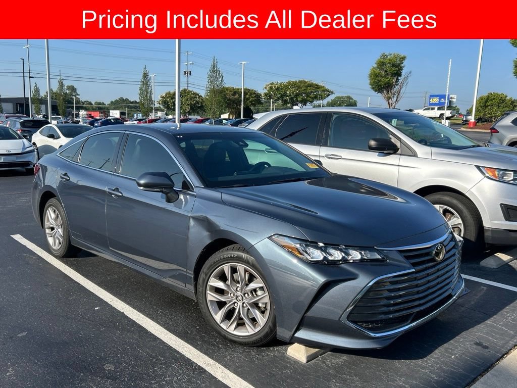 Used 2020 Toyota Avalon XLE FWD image 1