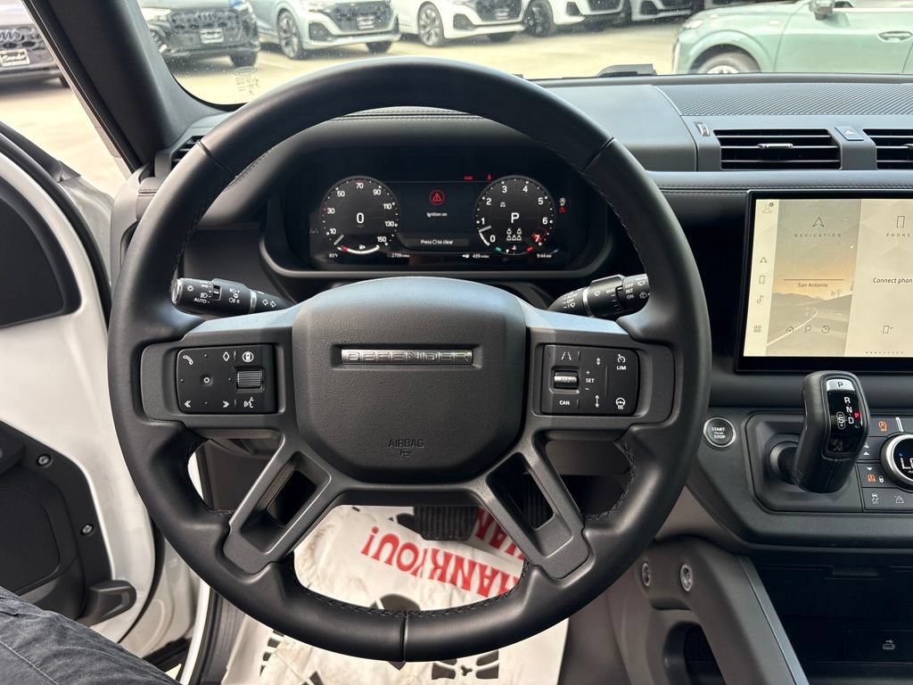 Used 2025 Land Rover Defender 130 X-Dynamic SE AWD/4WD image 21