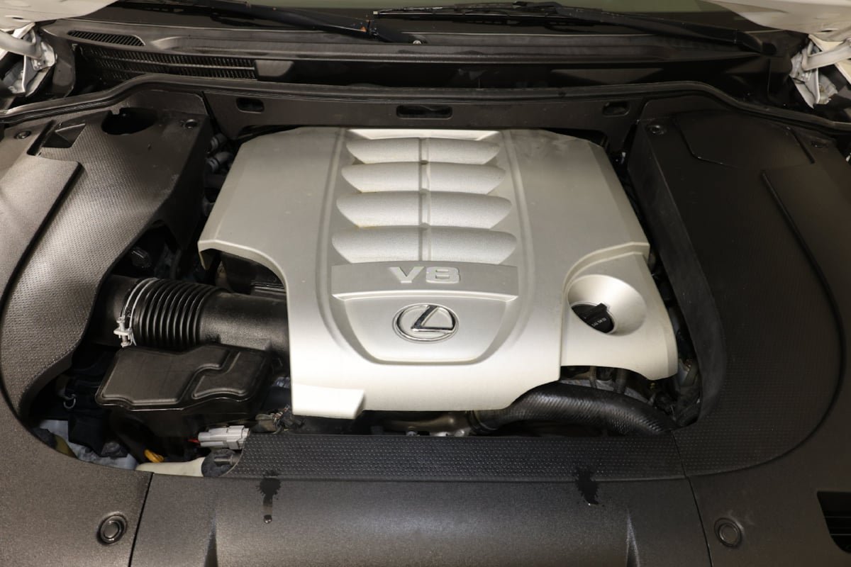 Used 2013 Lexus LX 570 4WD w/ Luxury Pkg w/Pre-crash image 36