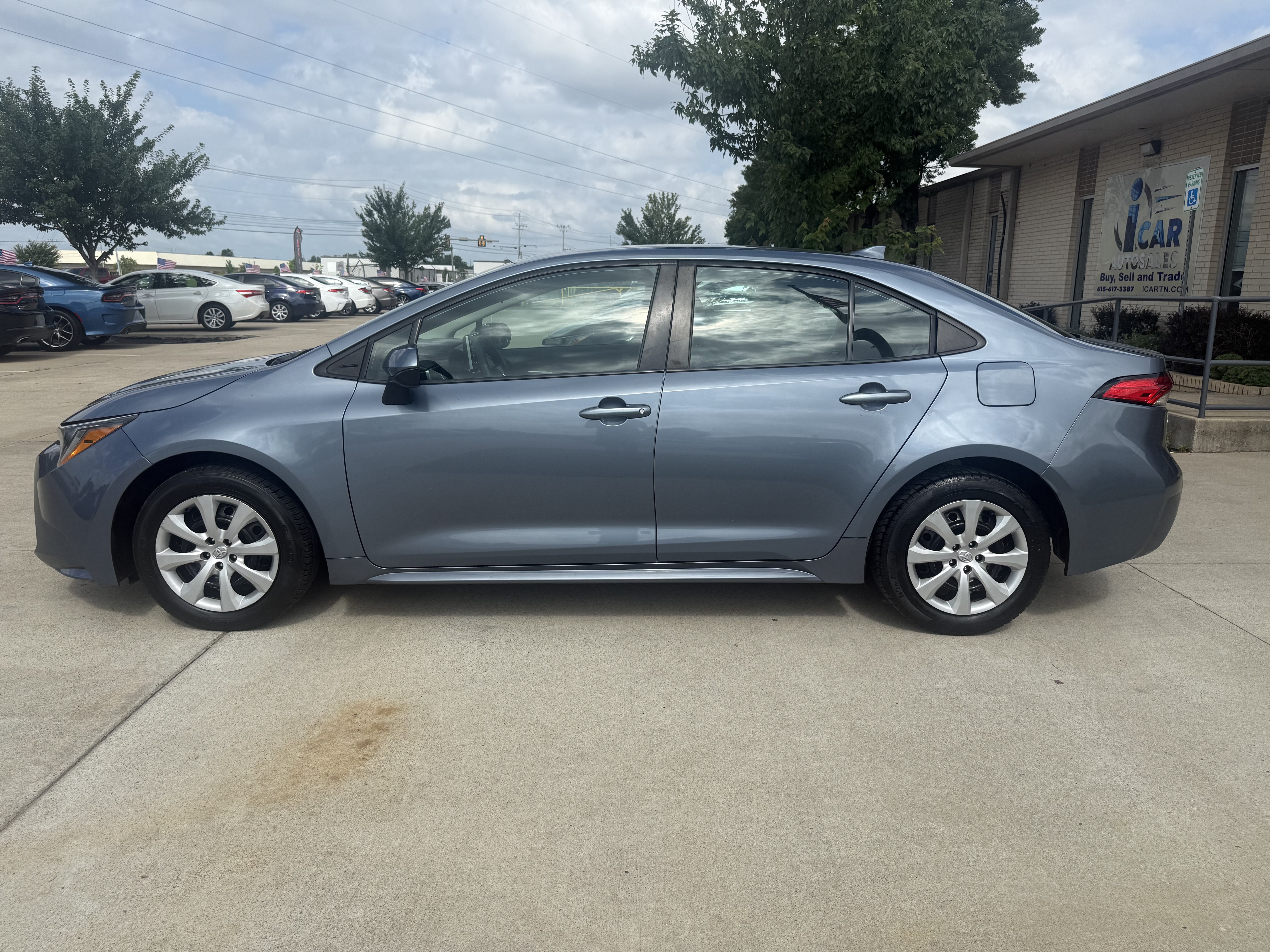 Used 2021 Toyota Corolla LE FWD image 4