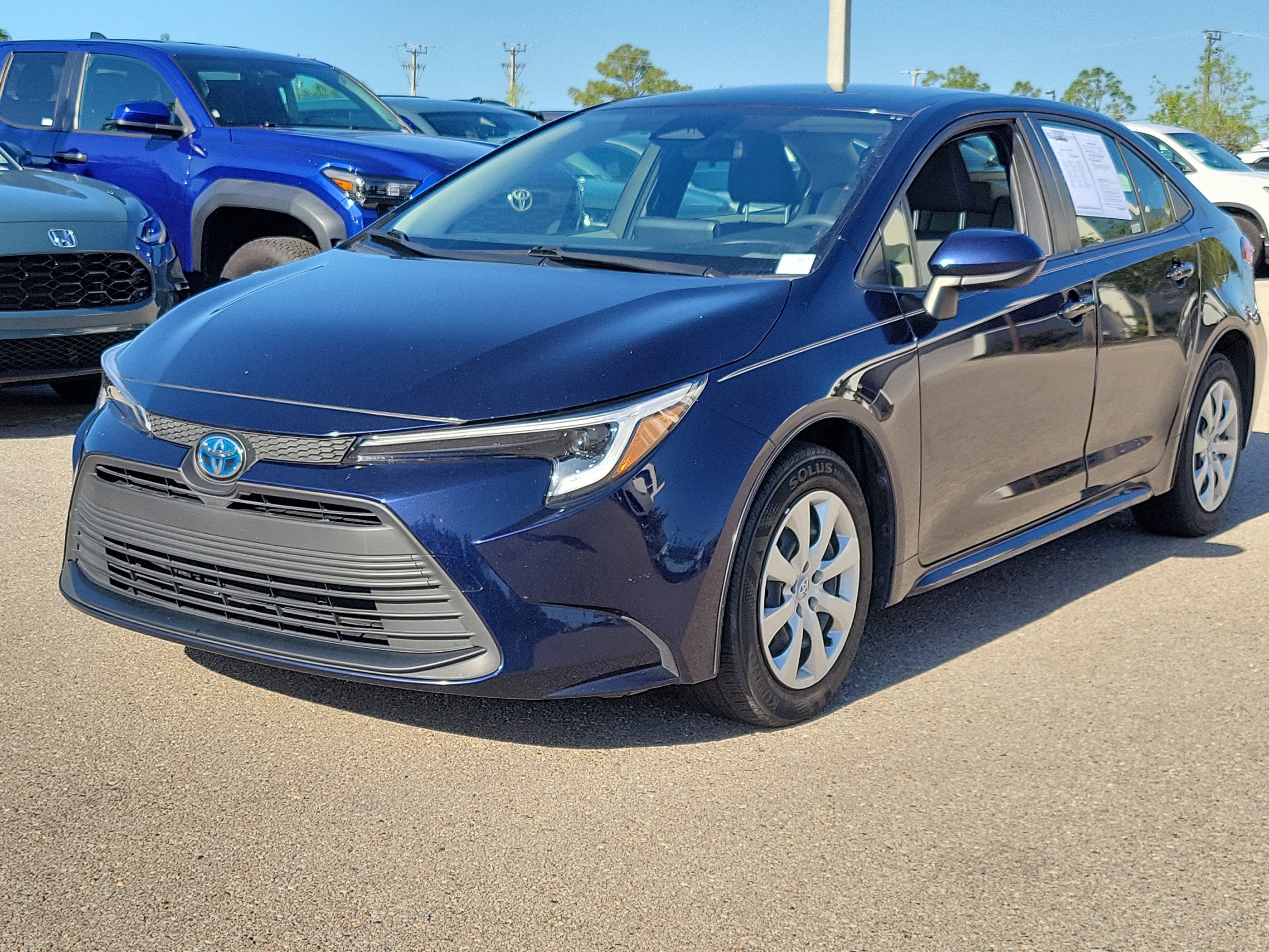Used 2023 Toyota Corolla LE FWD image 3