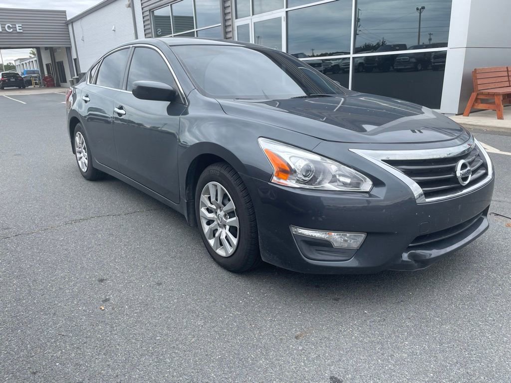 Used 2013 Nissan Altima 2.5 S FWD image 2