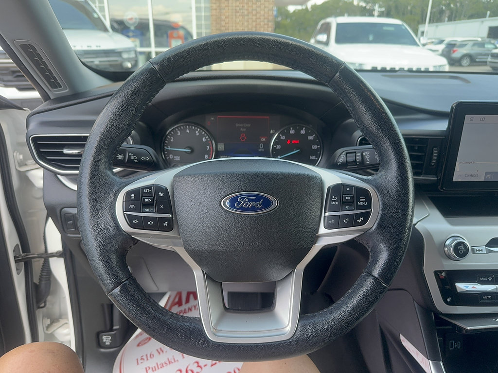 Used 2022 Ford Explorer XLT w/ Equipment Group 202A AWD/4WD image 10