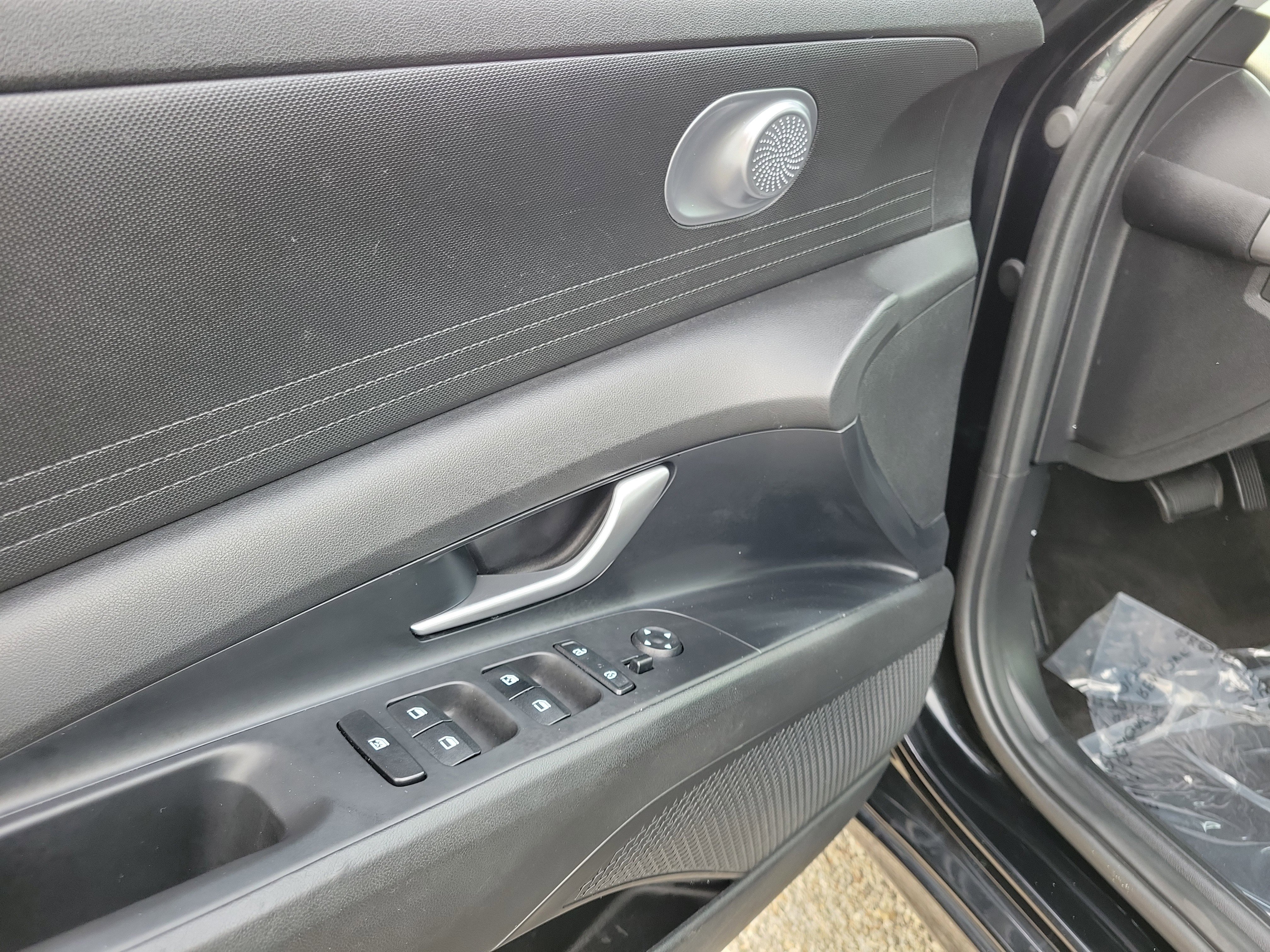 Used 2023 Hyundai Elantra SEL FWD image 18