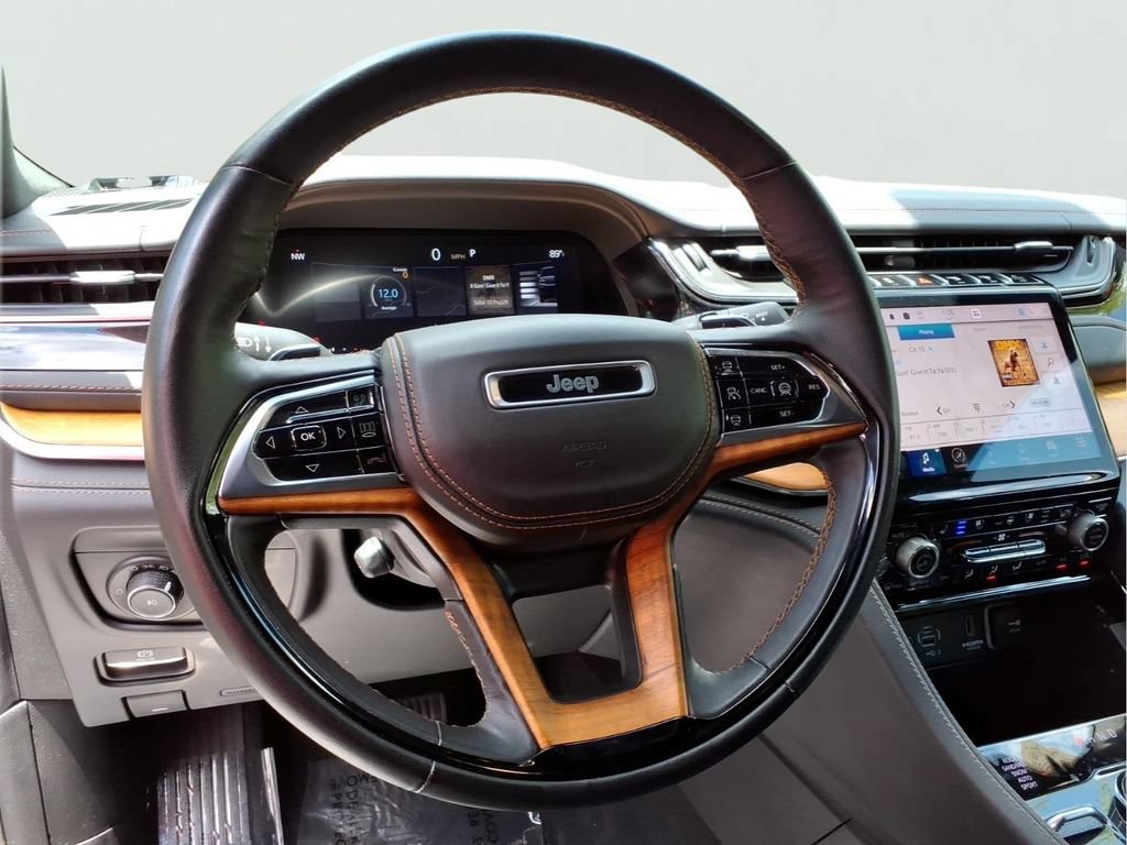 Used 2023 Jeep Grand Cherokee L Summit AWD/4WD image 3