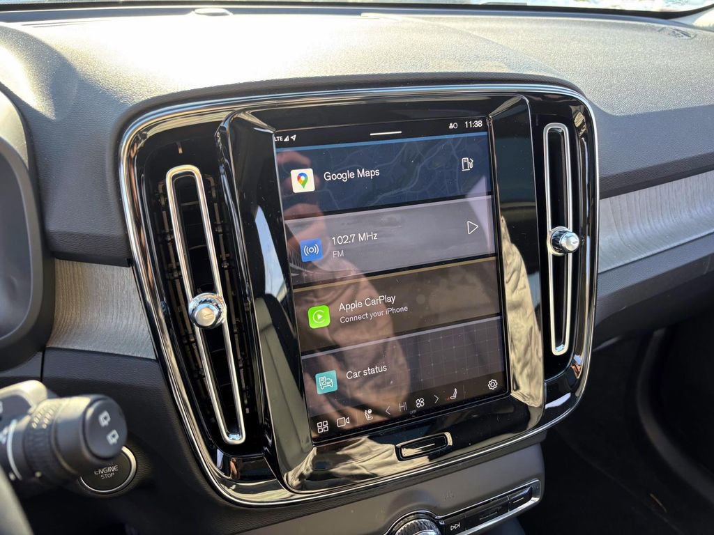 Used 2025 Volvo XC40 B5 Core image 16