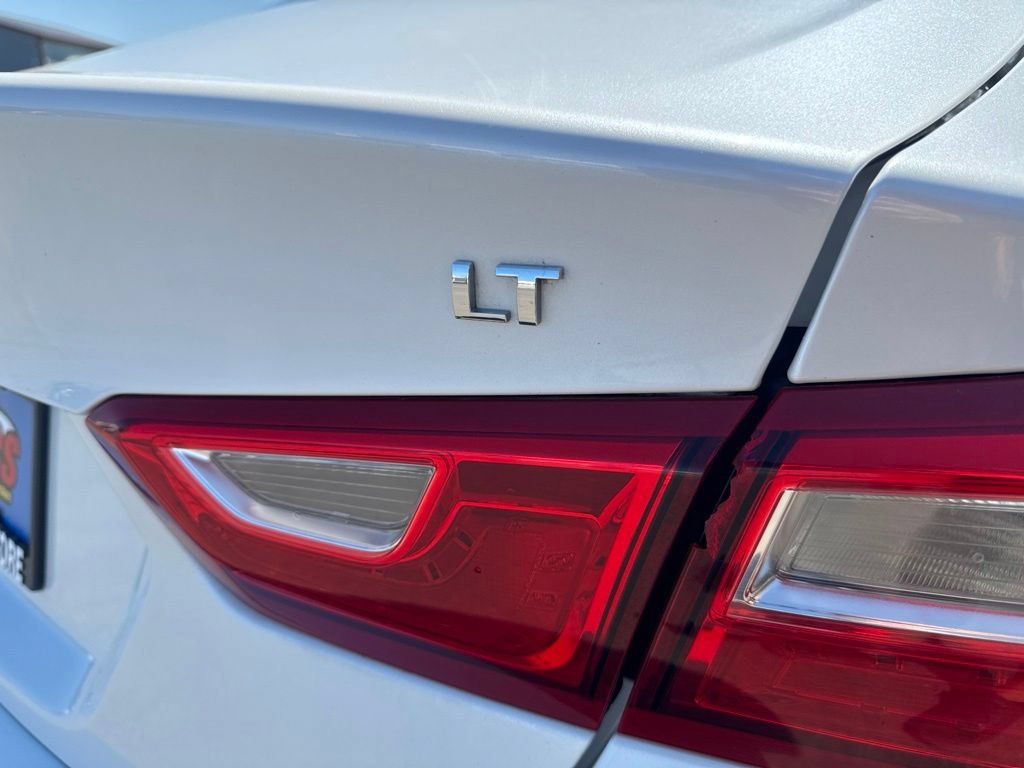 Used 2017 Chevrolet Malibu LT FWD image 38