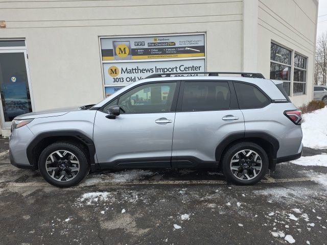 Used 2025 Subaru Forester Premium image 2