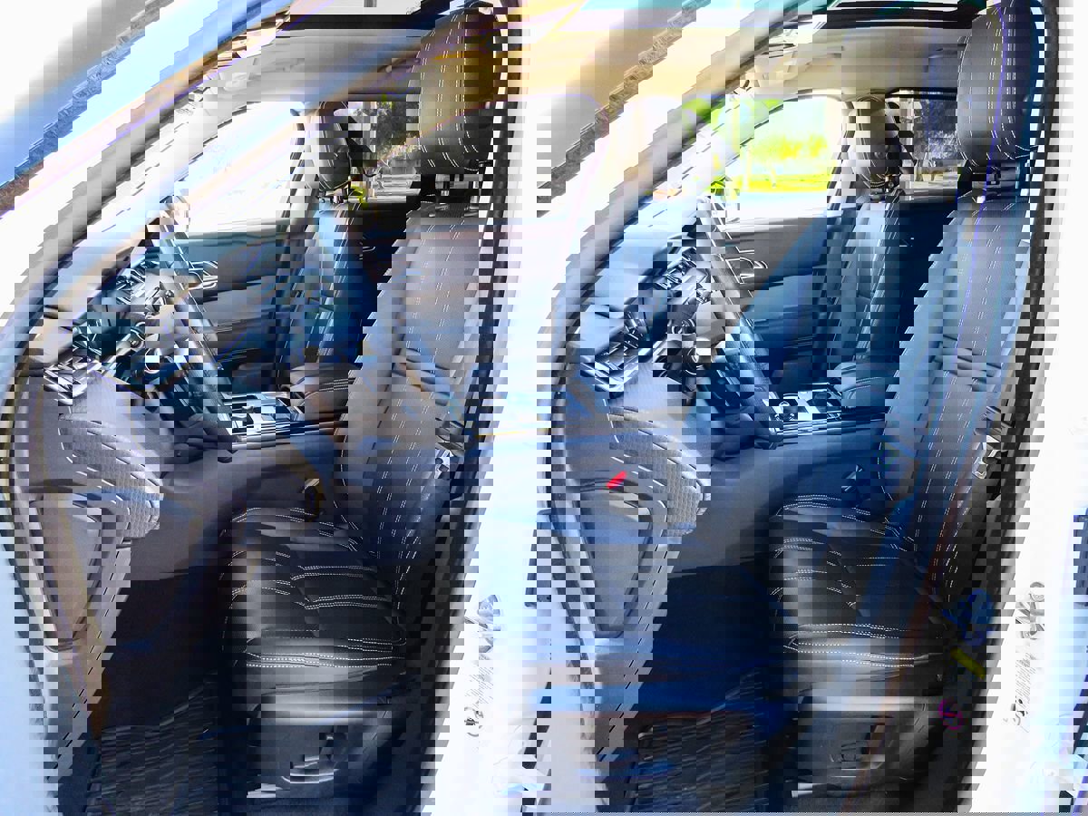 Used 2019 Land Rover Range Rover Velar S image 23