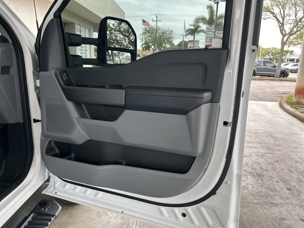 Used 2025 Ford F350 XLT image 28