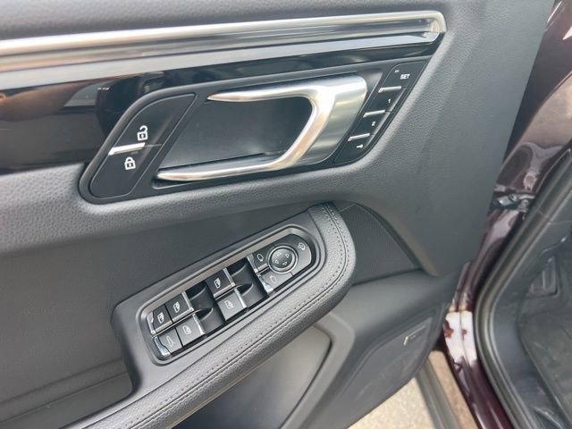 Used 2023 Porsche Macan image 26
