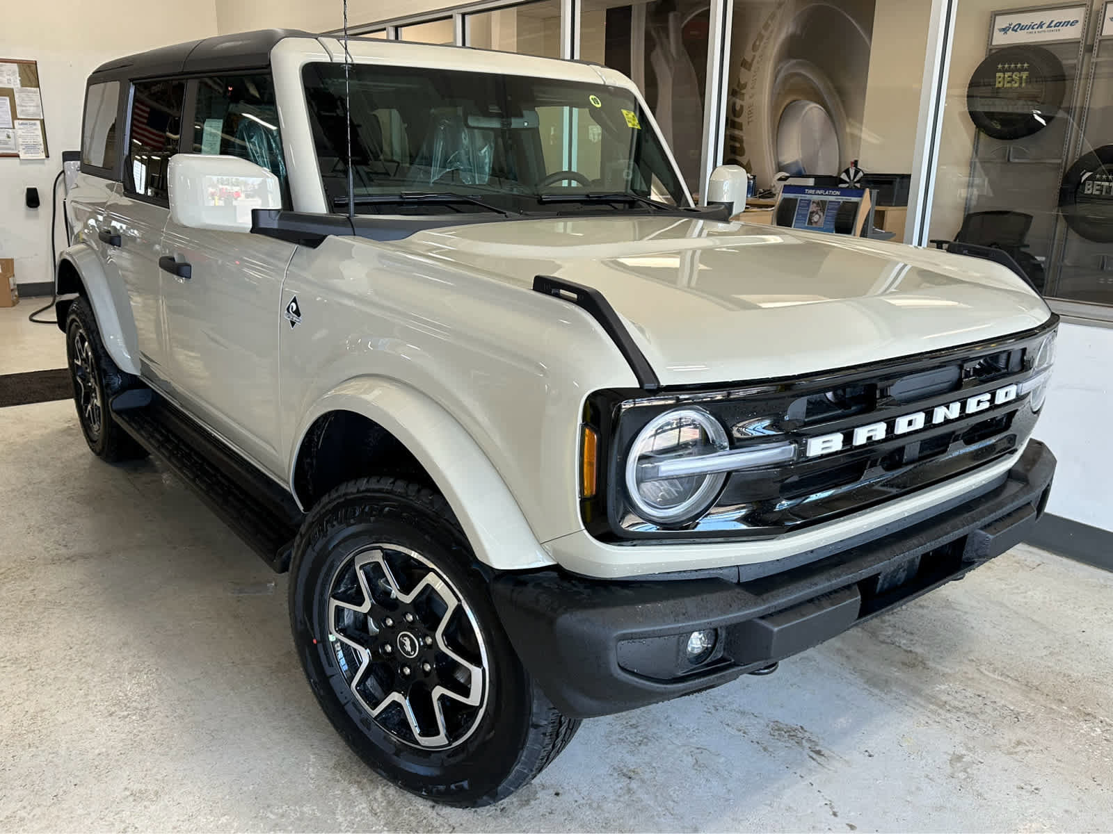 New 2026 Ford Bronco Outer Banks AWD/4WD image 2