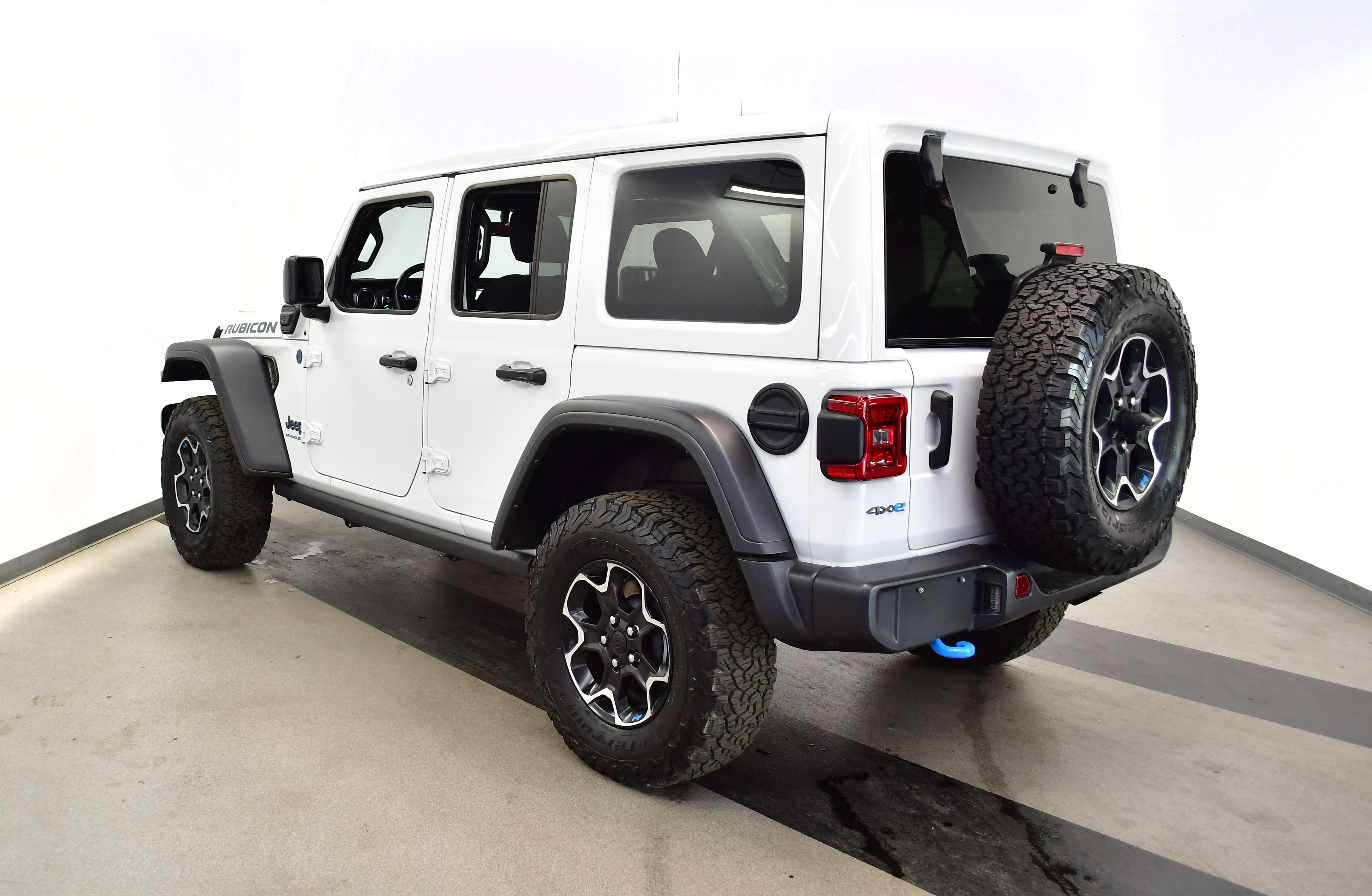 Used 2023 Jeep Wrangler Unlimited Rubicon 4xe w/ Cold Weather Group AWD/4WD image 5