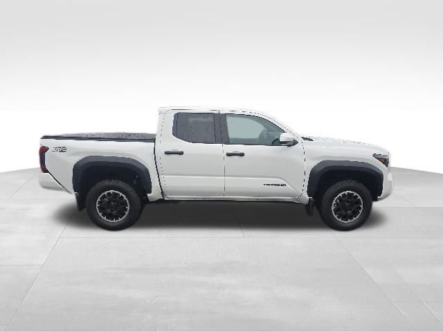Used 2025 Toyota Tacoma TRD Off-Road AWD/4WD image 7