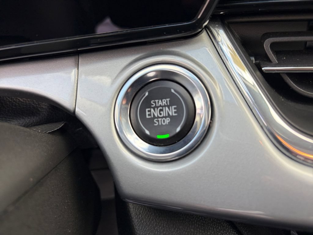 Used 2025 Chevrolet Trax LT w/ LT Convenience Package FWD image 11