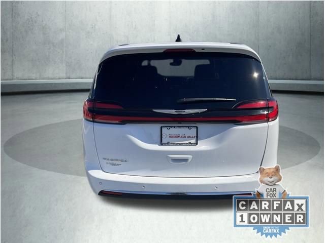 Used 2025 Chrysler Pacifica Select image 5