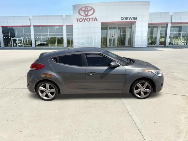 Used 2012 Hyundai Veloster FWD image 2
