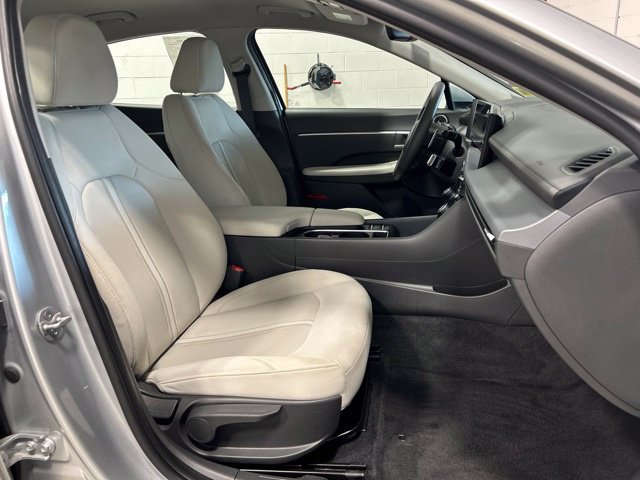 Used 2025 Hyundai Sonata SEL FWD image 12