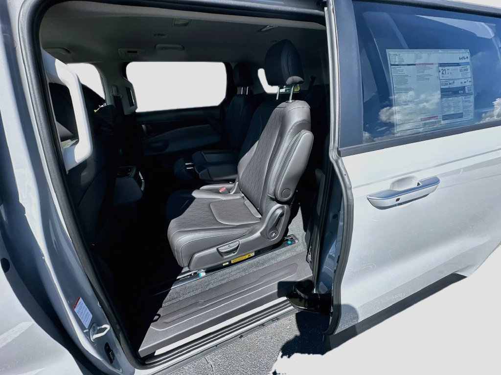 New 2027 Kia Carnival FWD image 24