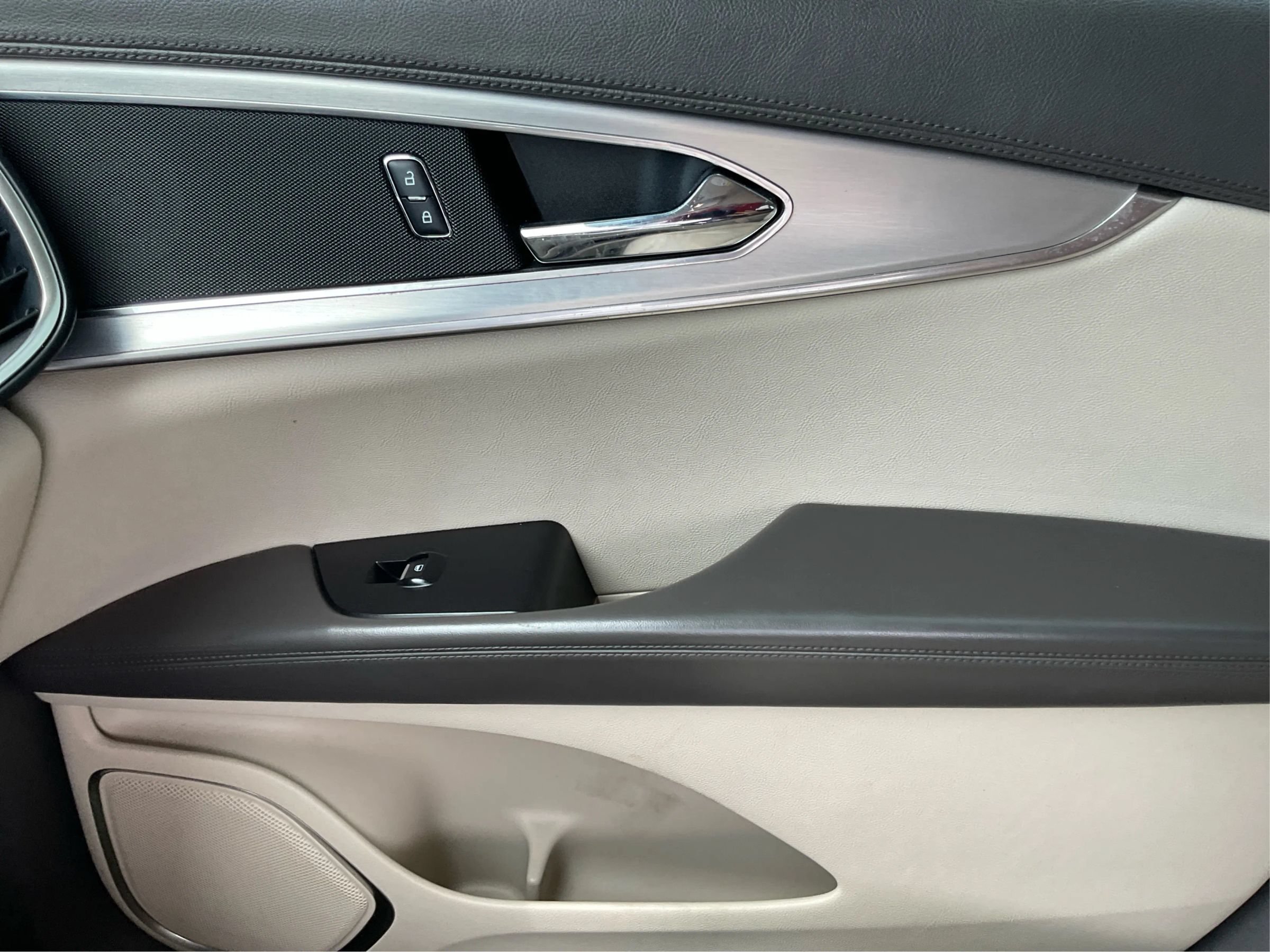 Used 2018 Lincoln MKX Premiere FWD image 20