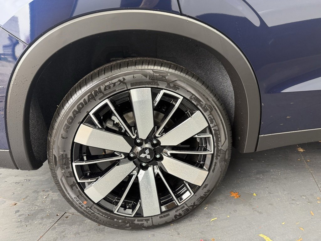 New 2025 Mitsubishi Outlander SE image 10