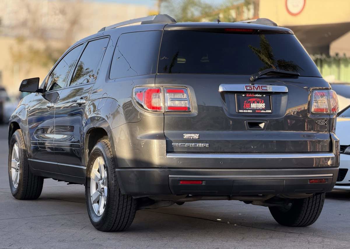 Used 2014 GMC Acadia SLE image 7
