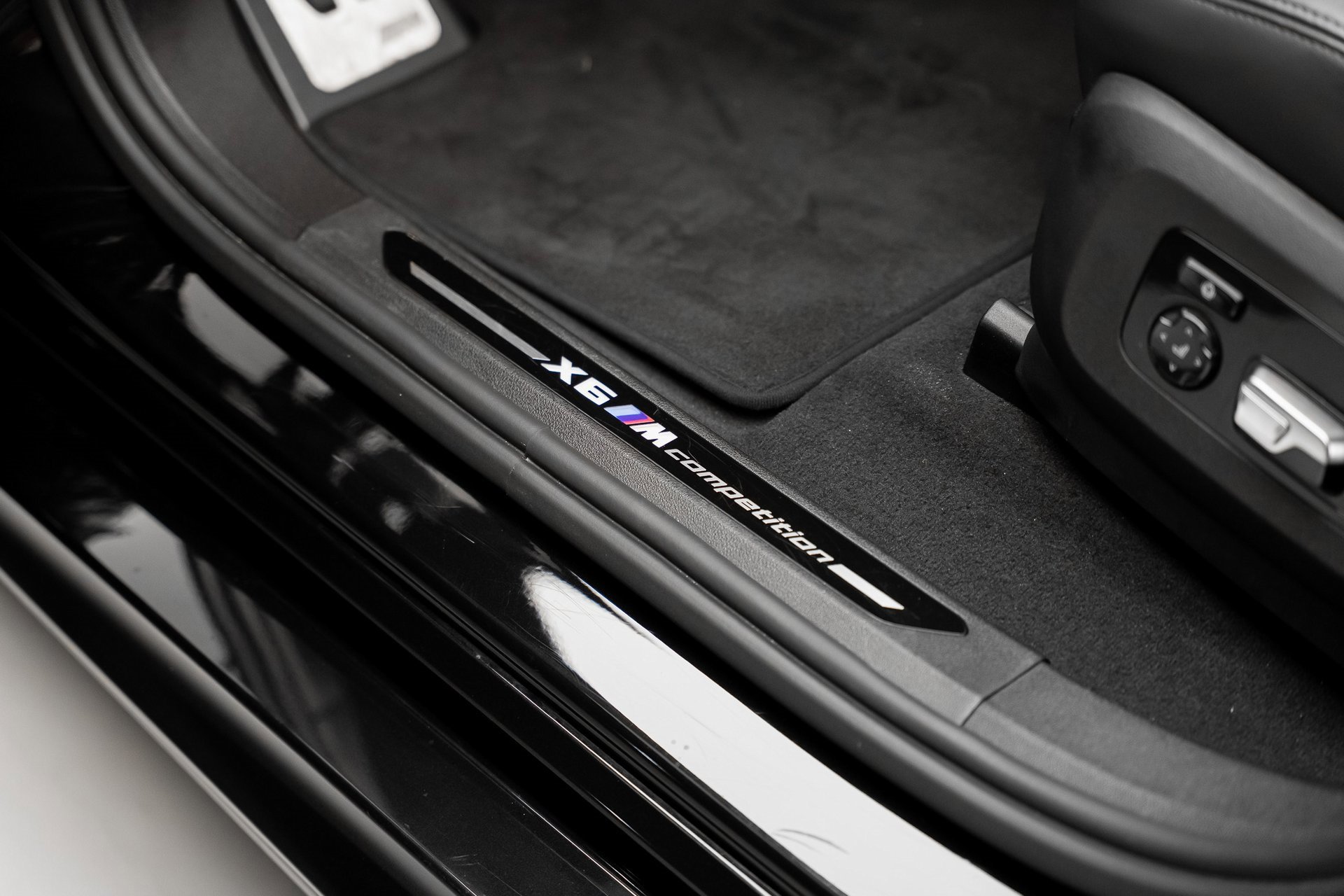 Used 2024 BMW X6 M Competition image 60