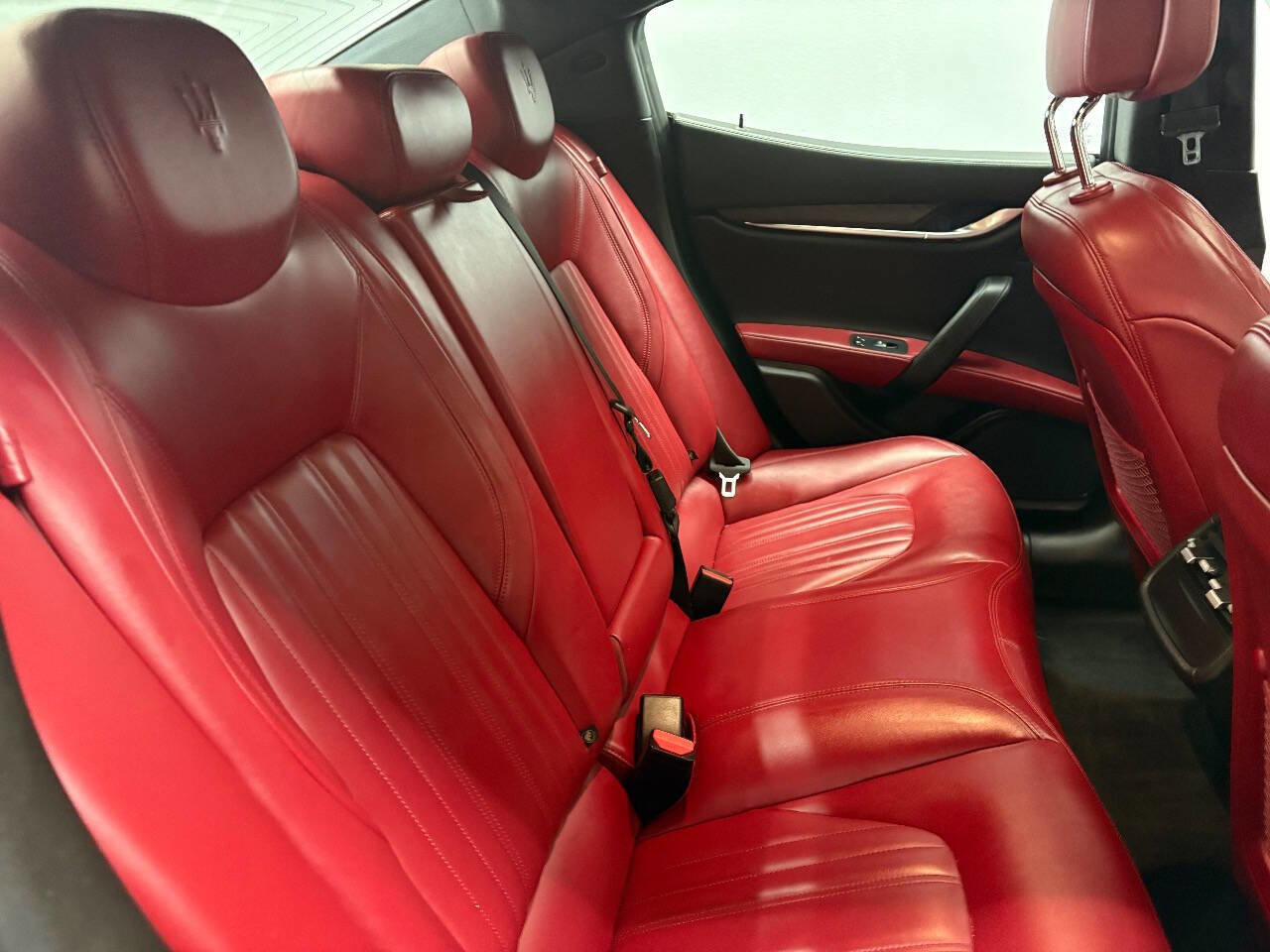 Used 2018 Maserati Ghibli S image 37