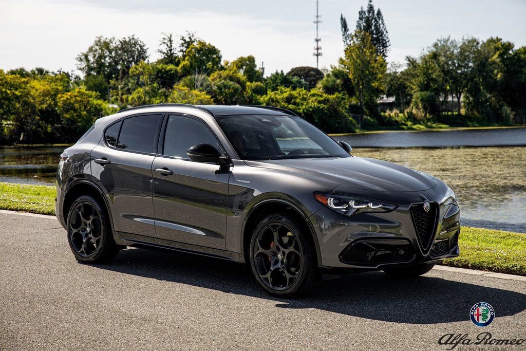New 2025 Alfa Romeo Stelvio Sprint