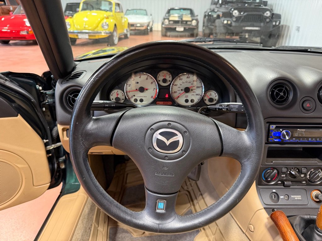 Used 2001 MAZDA MX-5 Miata RWD image 25
