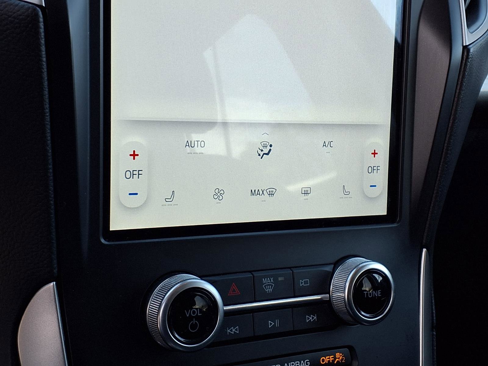 Used 2024 Ford Edge SEL AWD/4WD image 10