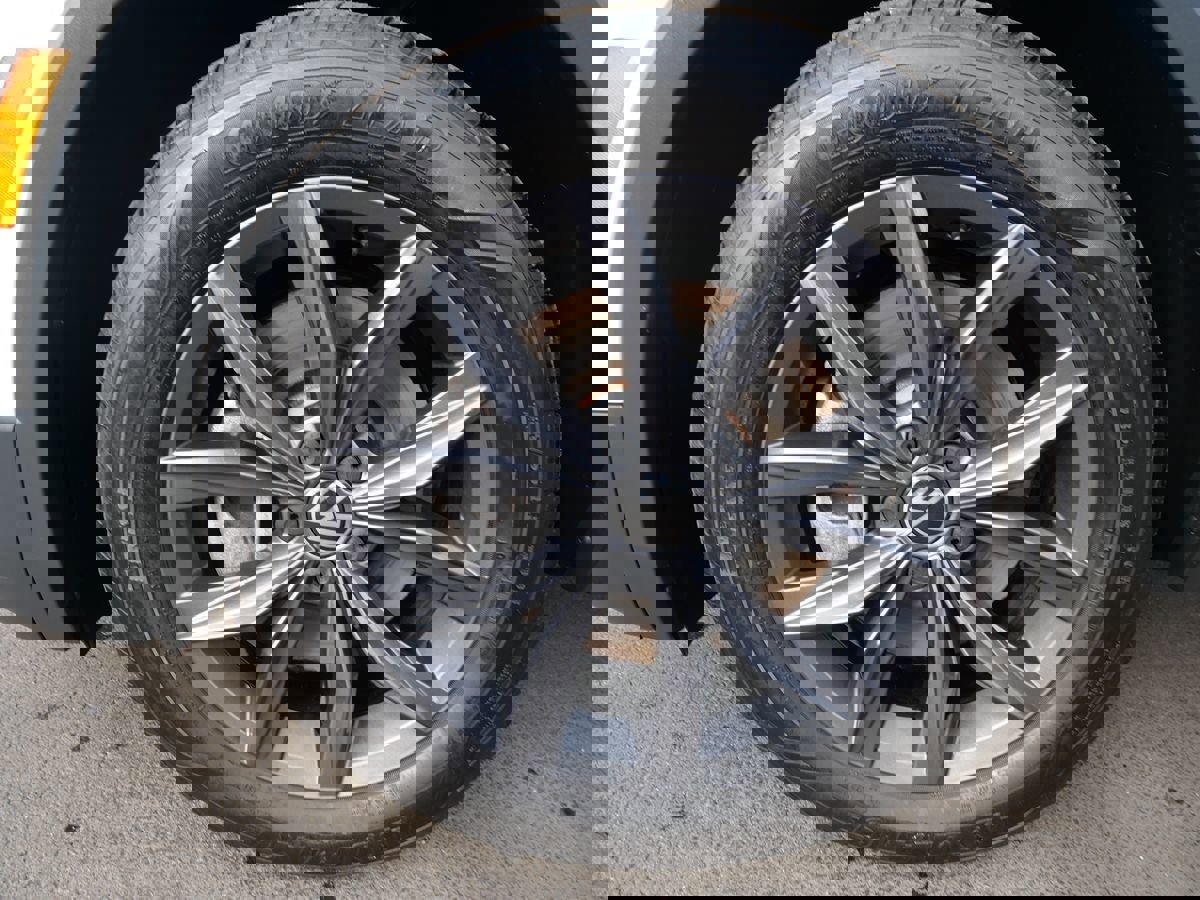 Used 2022 Volkswagen Tiguan SE w/ Panoramic Sunroof Package image 32