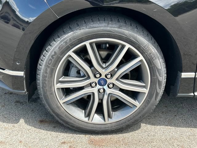 Used 2019 Ford Edge Titanium w/ Equipment Group 301A AWD/4WD image 16