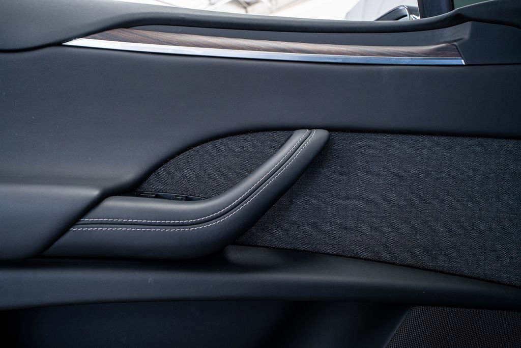 Used 2024 Tesla Model X image 30