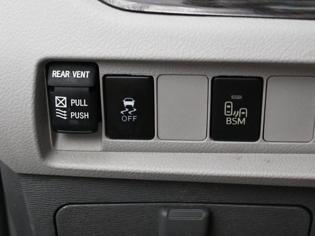 Used 2015 Toyota Sienna XLE AWD/4WD image 14