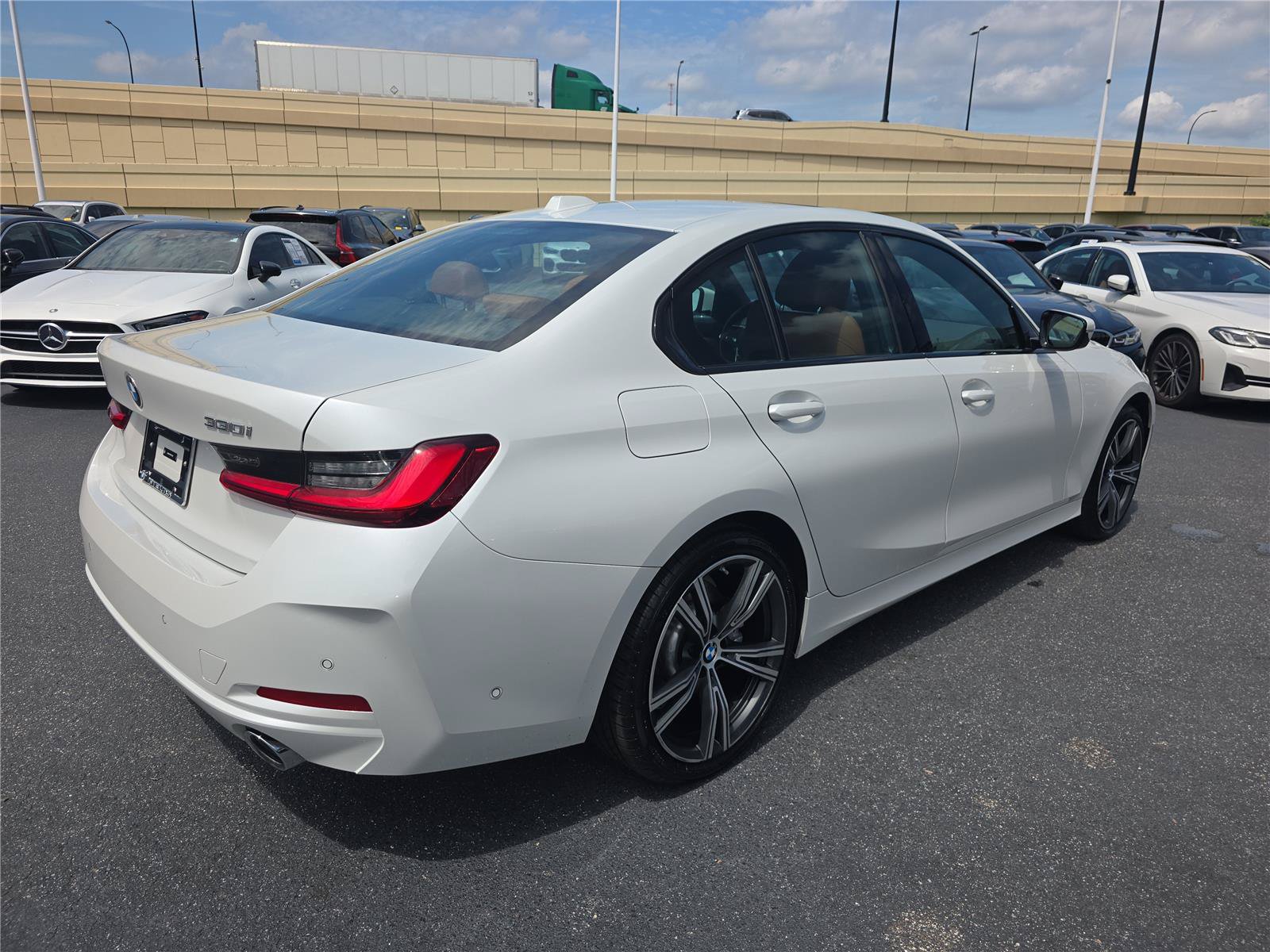 Used 2023 BMW 330i Sedan w/ Premium Package RWD image 3