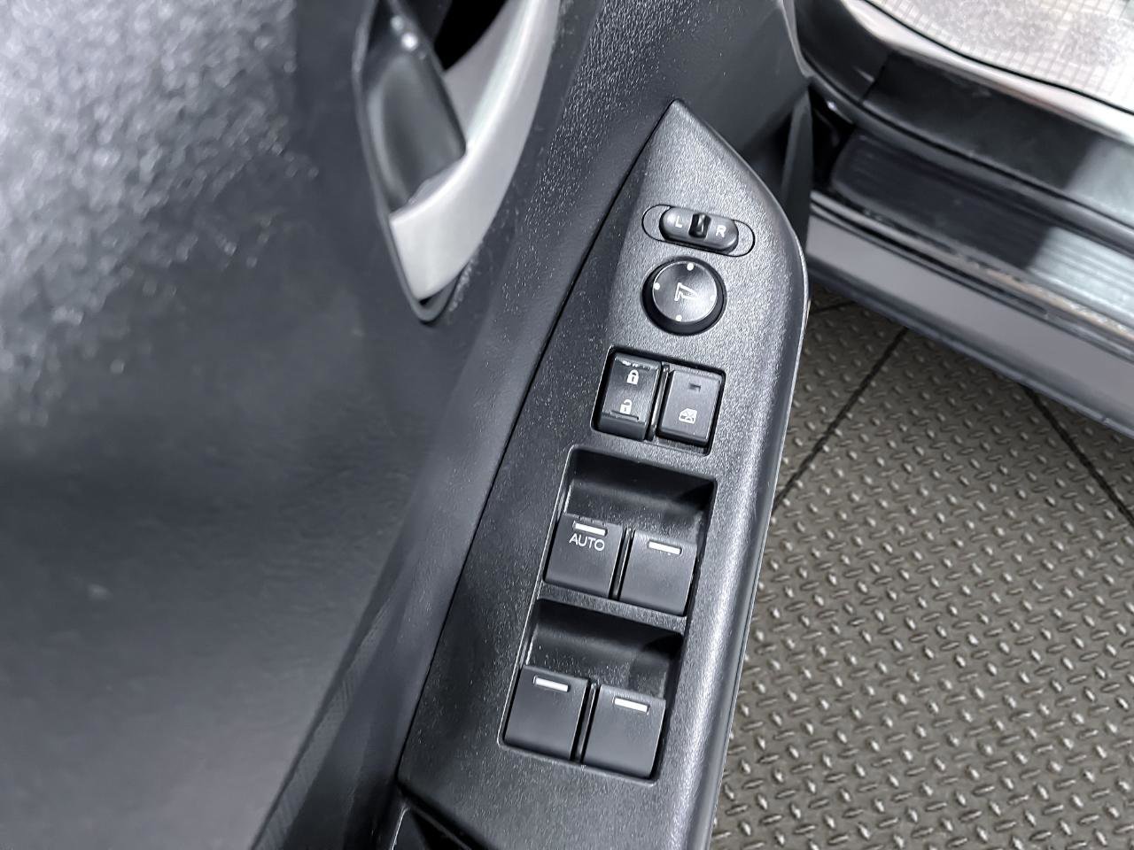 Used 2015 Honda CR-V LX image 12